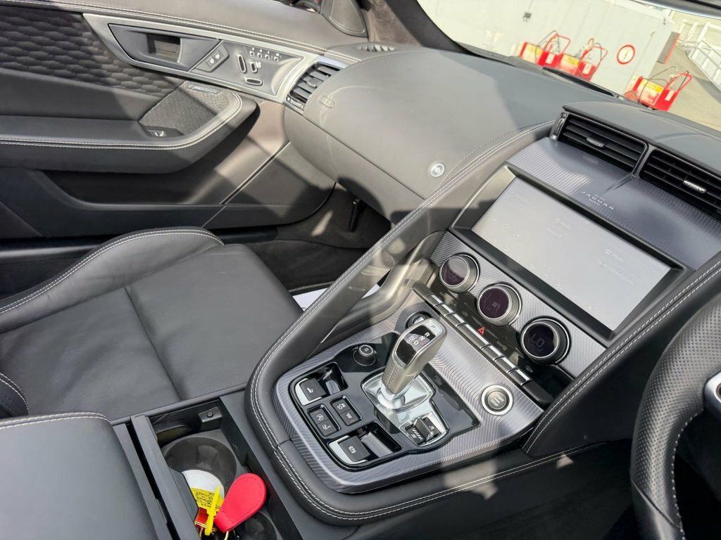 Jaguar F-Type 5L R-dynamic Black Red #4