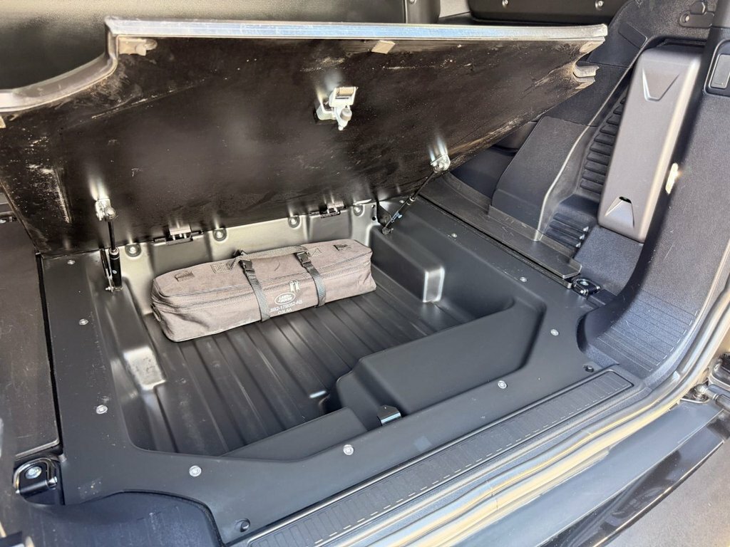 Land Rover Defender 90 Automatic Black #13