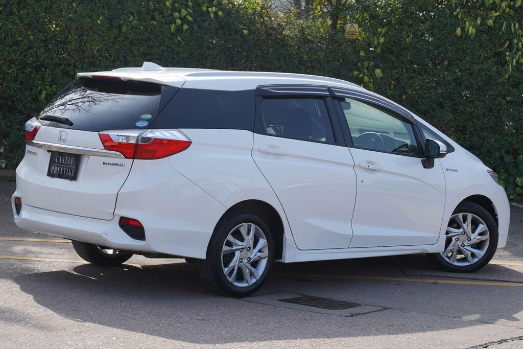 Honda Shuttle Mpv 1.5 Z Hybrid 5 Seats 201565 White #3