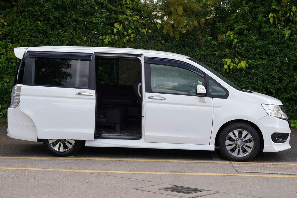 Honda StepWagon Mpv 2.0 Spada Z Inter Navi Selection 8 Seats White #3