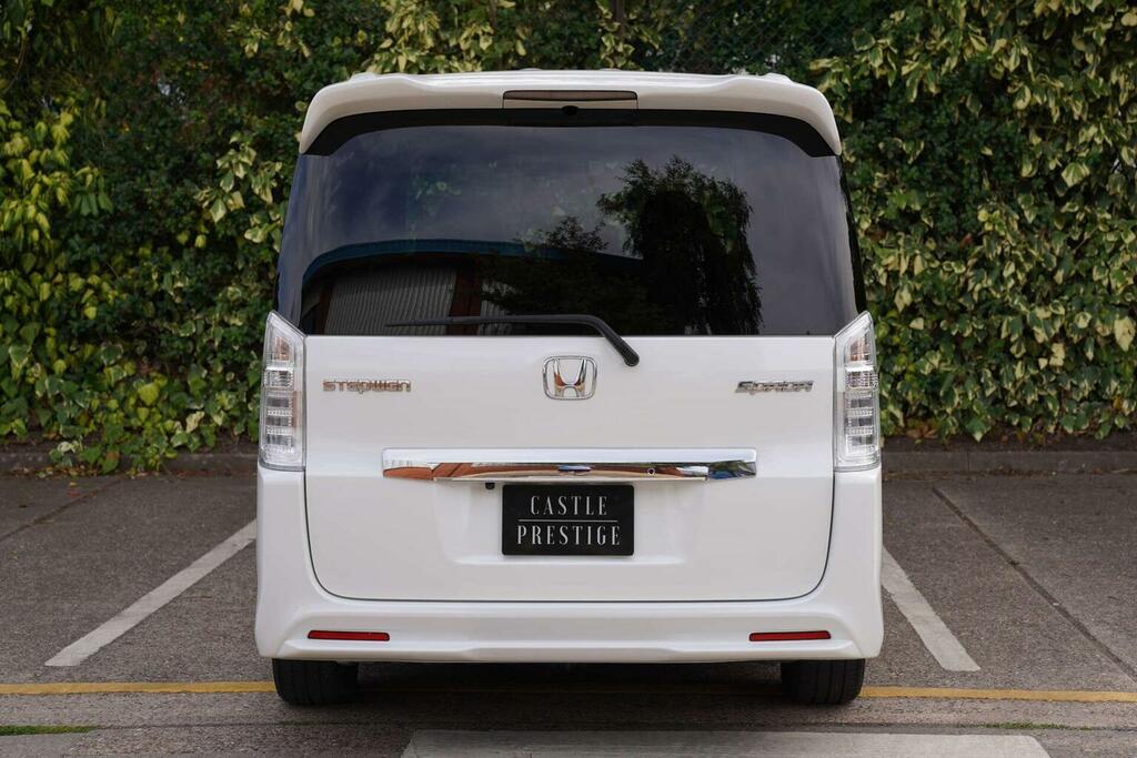 Honda StepWagon Mpv 2.0 Spada Z Inter Navi Selection 8 Seats White #6