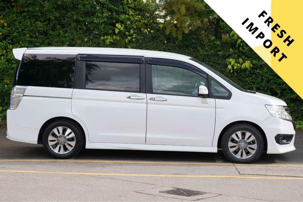 Honda StepWagon Mpv 2.0 Spada Z Inter Navi Selection 8 Seats White #2