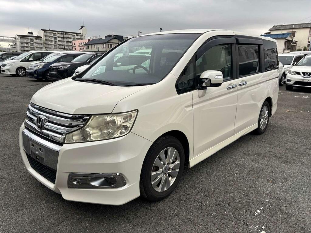 Honda StepWagon Mpv 2.0 Spada Z 8 Seats 201161 White #4
