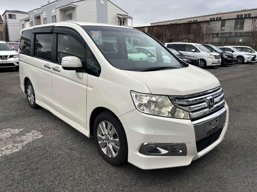 Honda StepWagon Mpv 2.0 Spada Z 8 Seats 201161 White