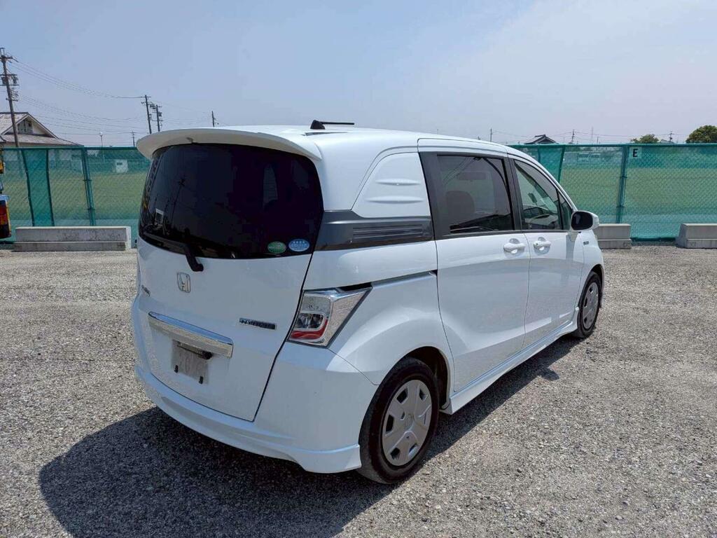 Honda Freed Suv 1.5 Hybrid 201363 White #2