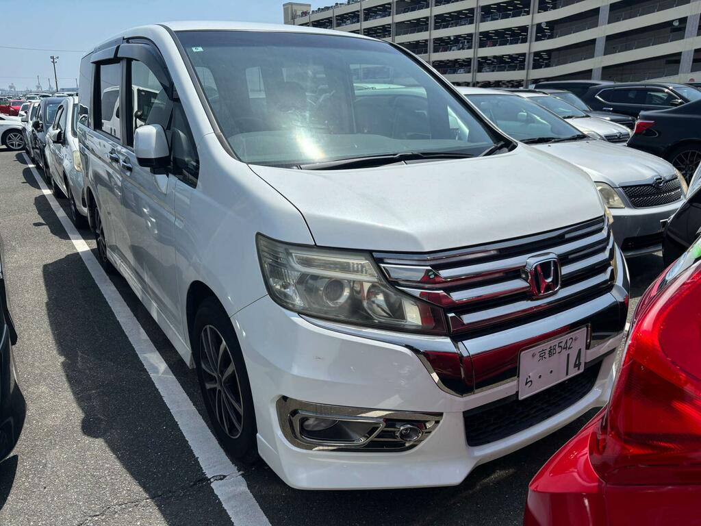Honda StepWagon Mpv 2.0 Spada Z Cool Spirit 7 Seats 201313 White