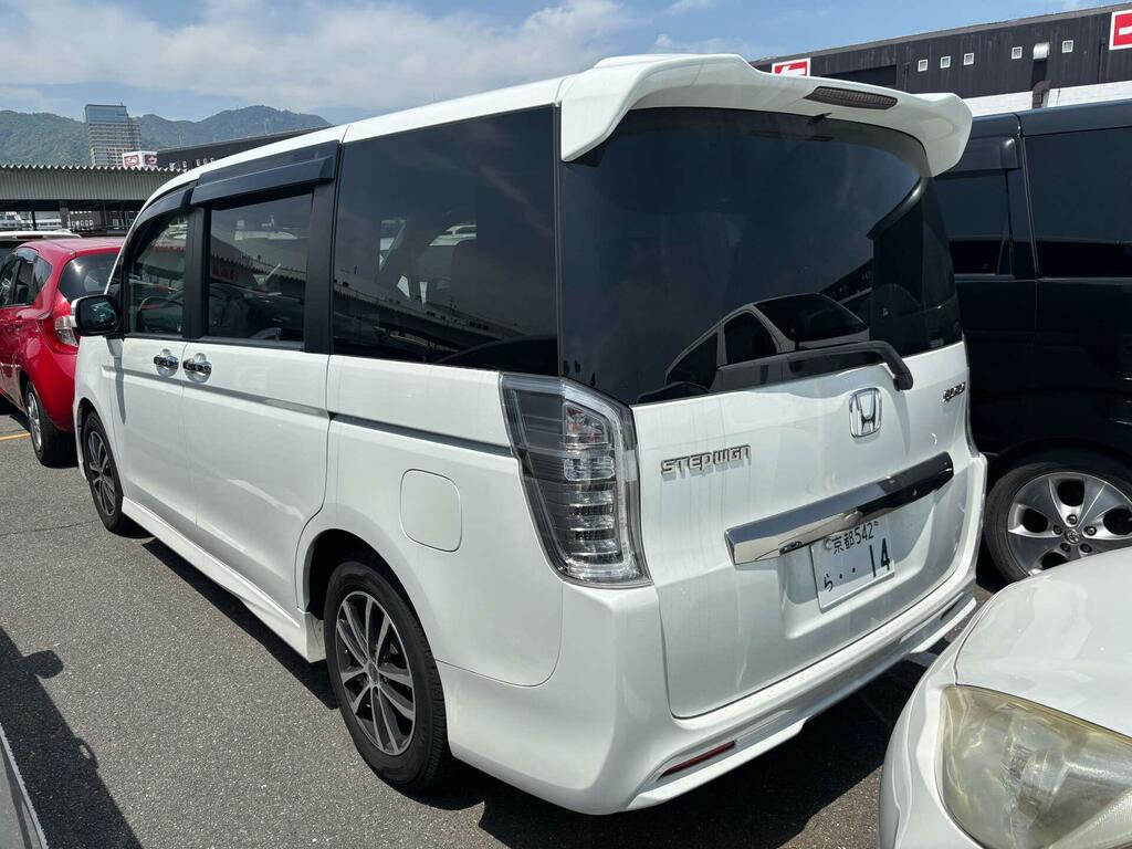 Honda StepWagon Mpv 2.0 Spada Z Cool Spirit 7 Seats 201313 White #3