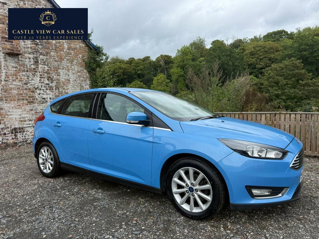 Ford Focus Titanium Blue