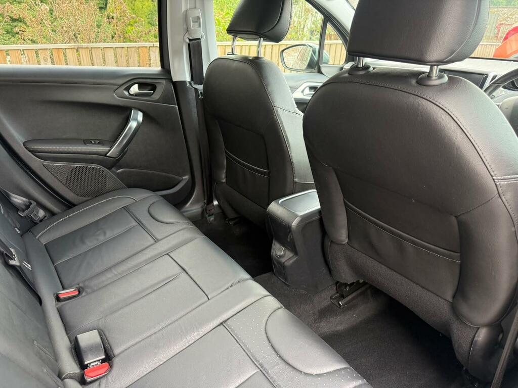Peugeot 2008 1.2 Puretech Active 82 Bhp Red #26