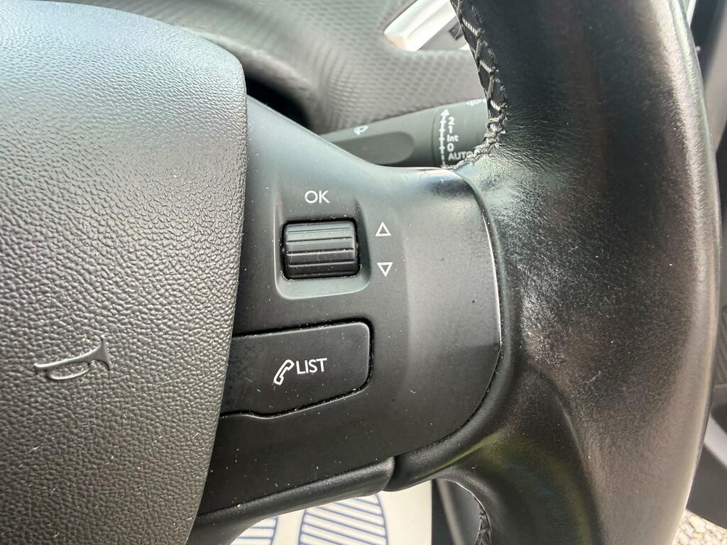 Peugeot 2008 1.2 Puretech Active 82 Bhp Red #10