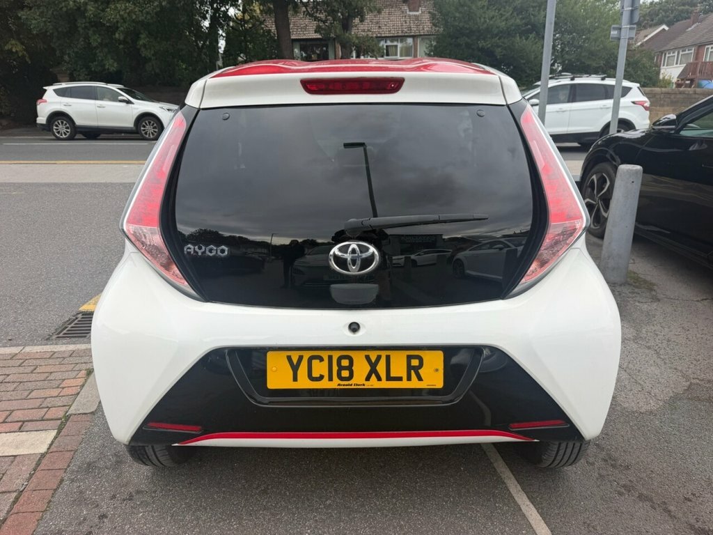 Toyota Aygo 1L X-press White #6