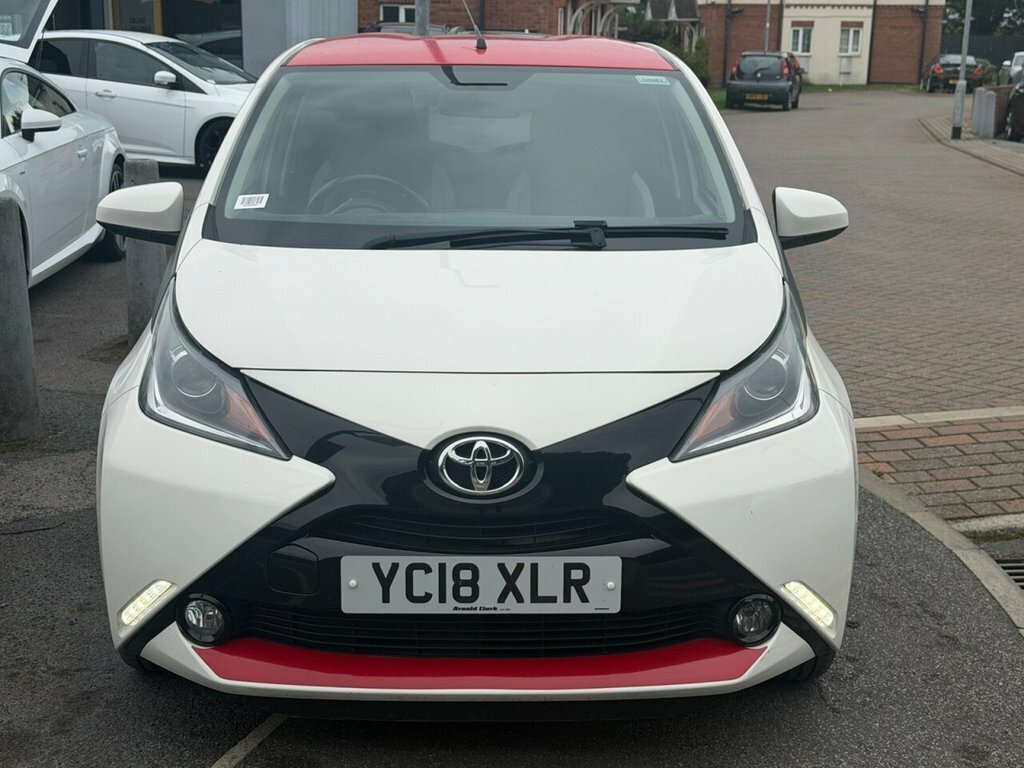 Toyota Aygo 1L X-press White #2