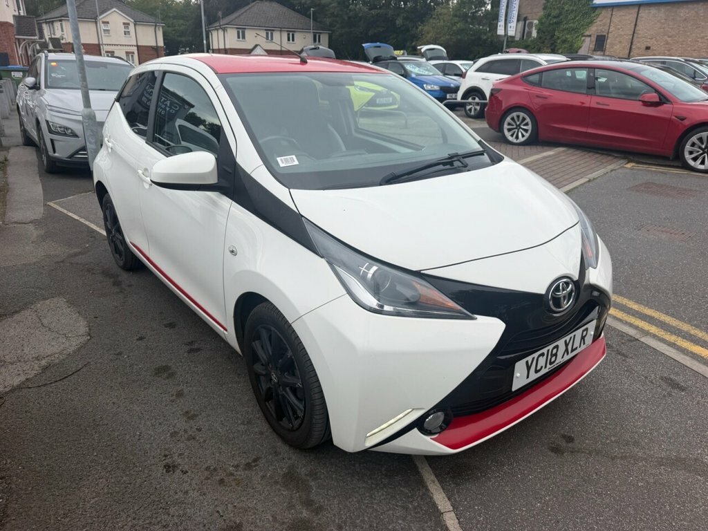 Toyota Aygo 1L X-press White #3