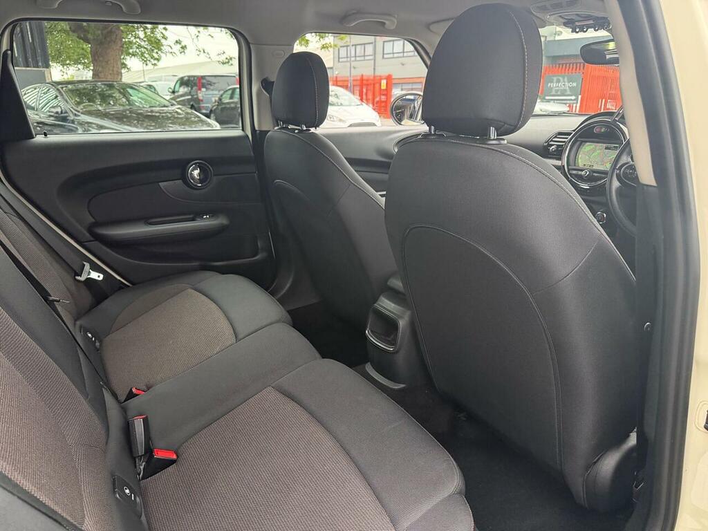 Mini Clubman Cooper Black #37