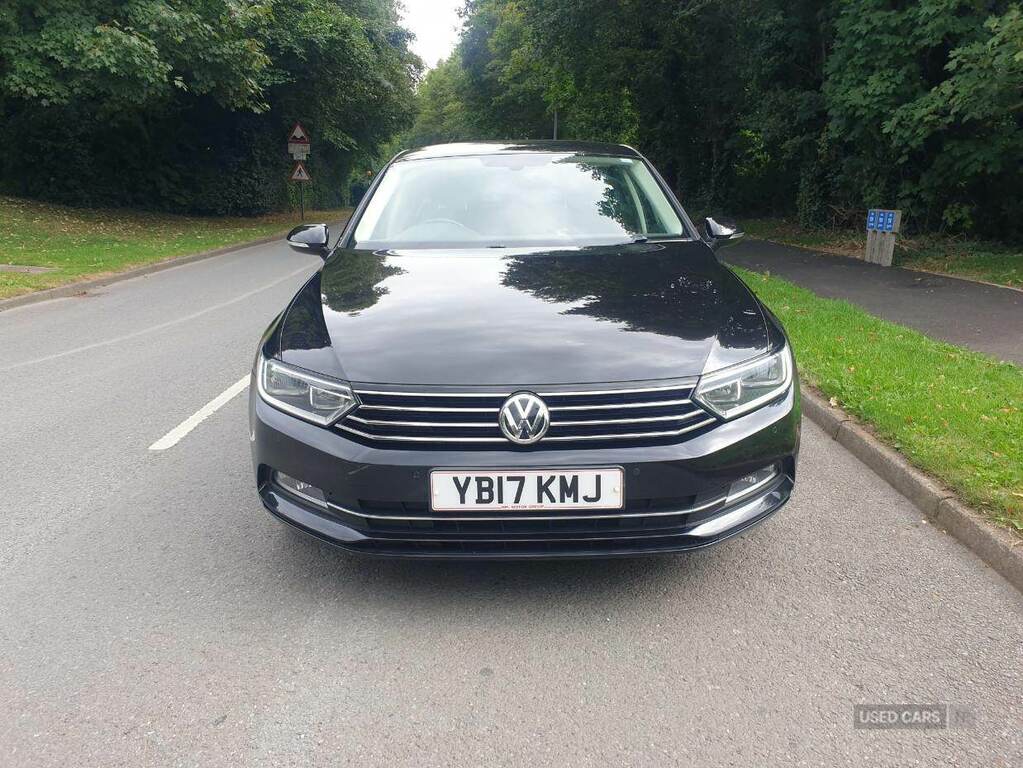 Volkswagen Passat 1.6 Tdi Se Business Black #4