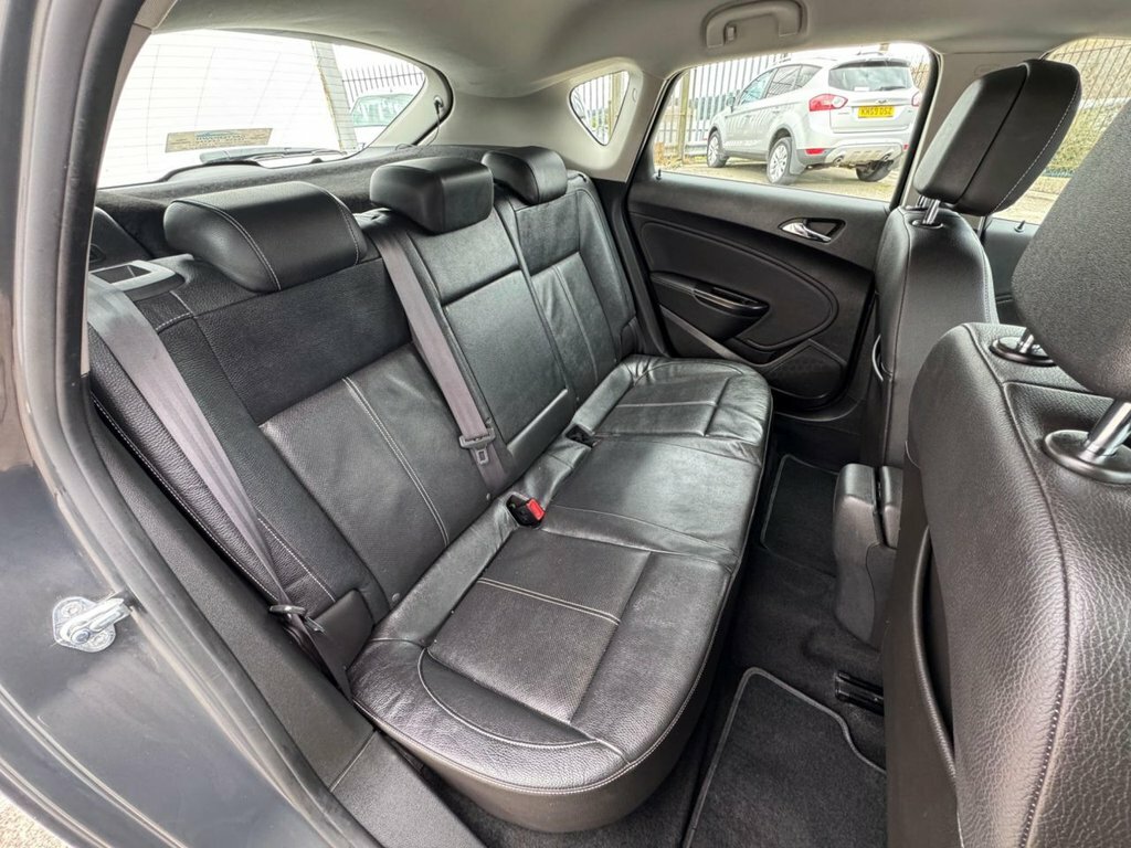 Vauxhall Astra 1.6I 16V Sri White #12