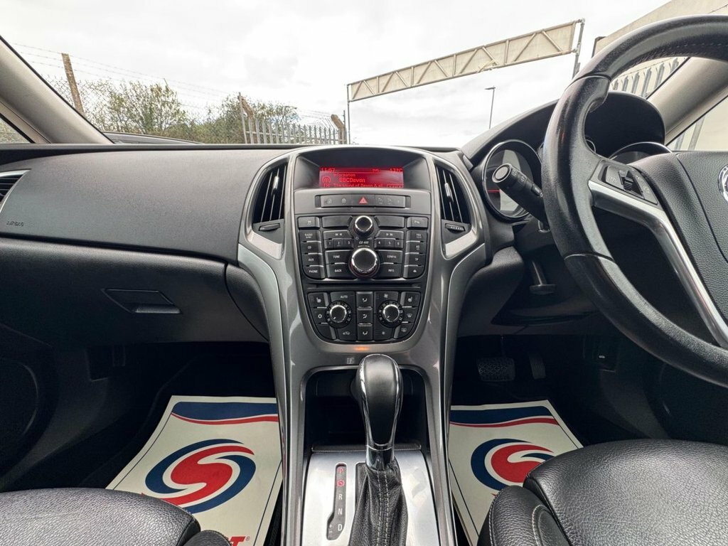 Vauxhall Astra 1.6I 16V Sri White #28