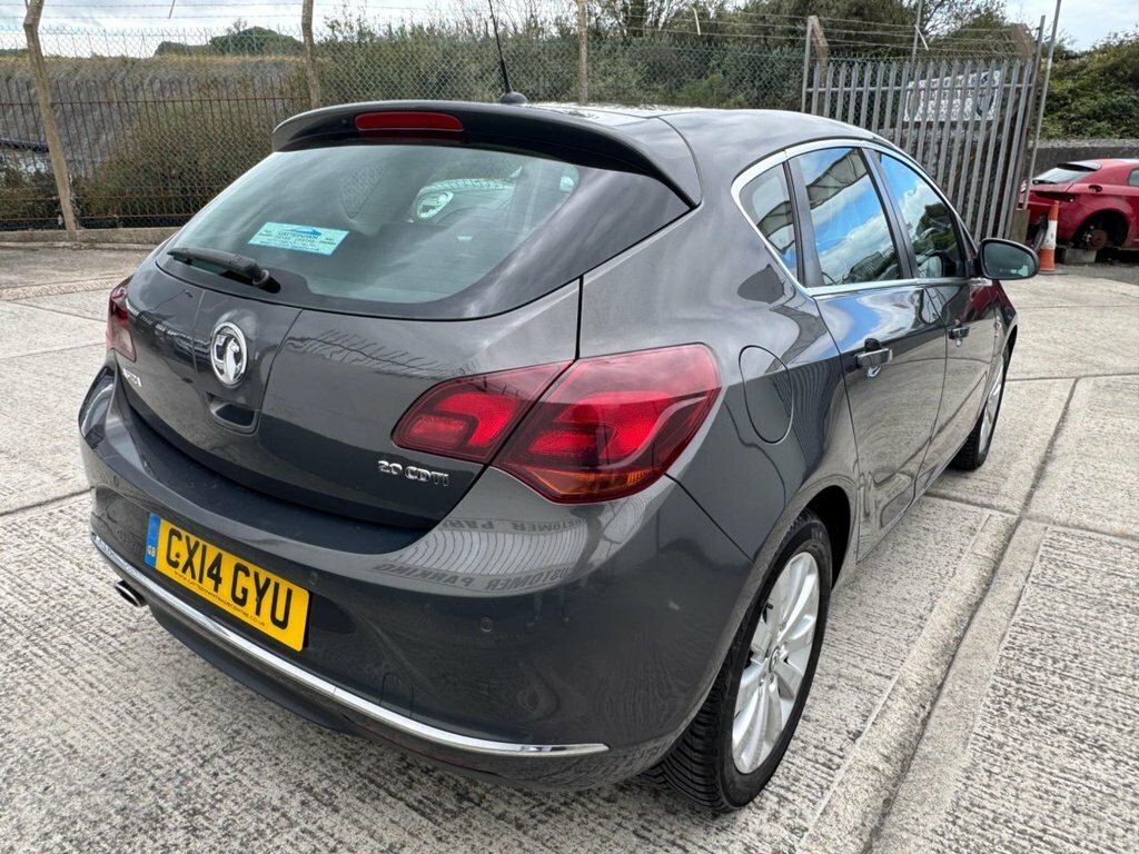 Vauxhall Astra 1.6I 16V Sri White #8