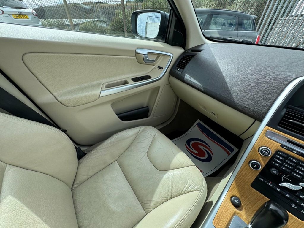 Volvo XC60 2.4 D5 Se Lux White #38