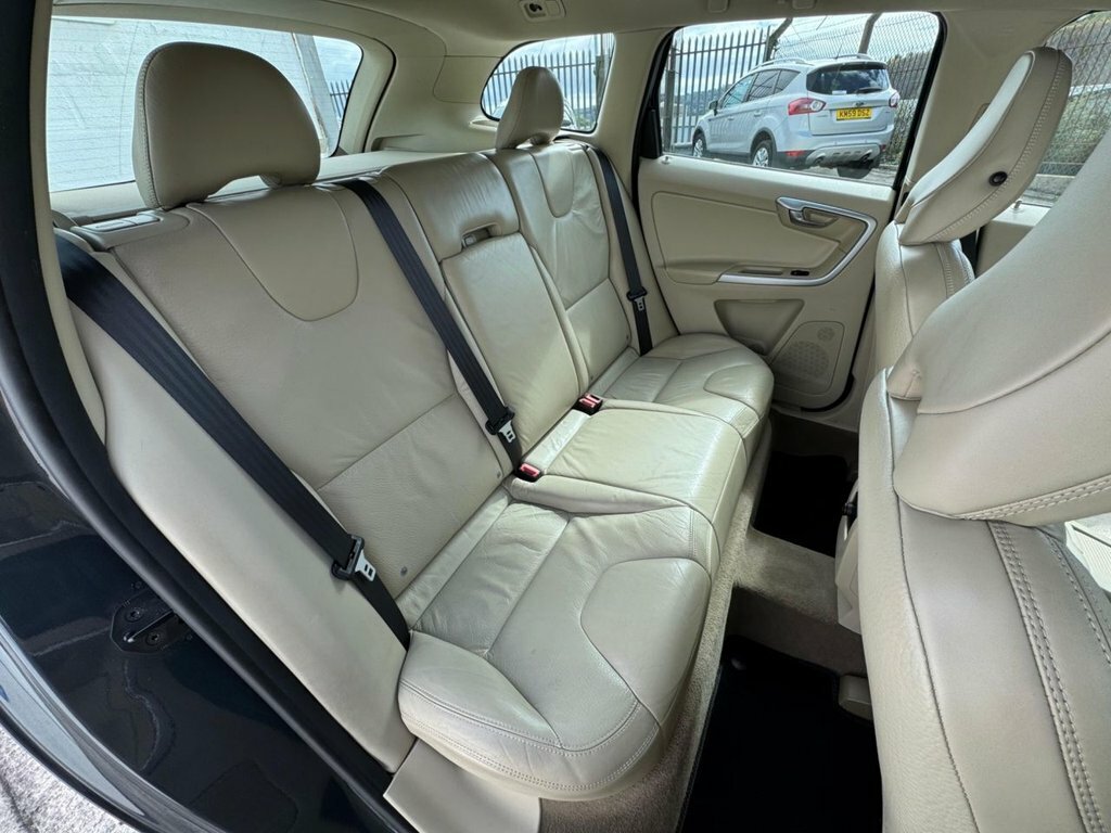 Volvo XC60 2.4 D5 Se Lux White #16