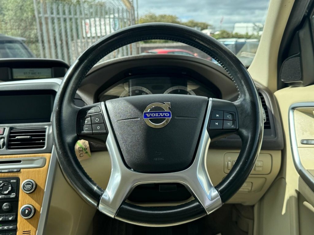 Volvo XC60 2.4 D5 Se Lux White #28