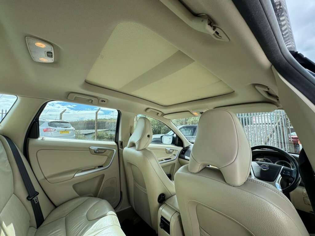 Volvo XC60 2.4 D5 Se Lux White #19