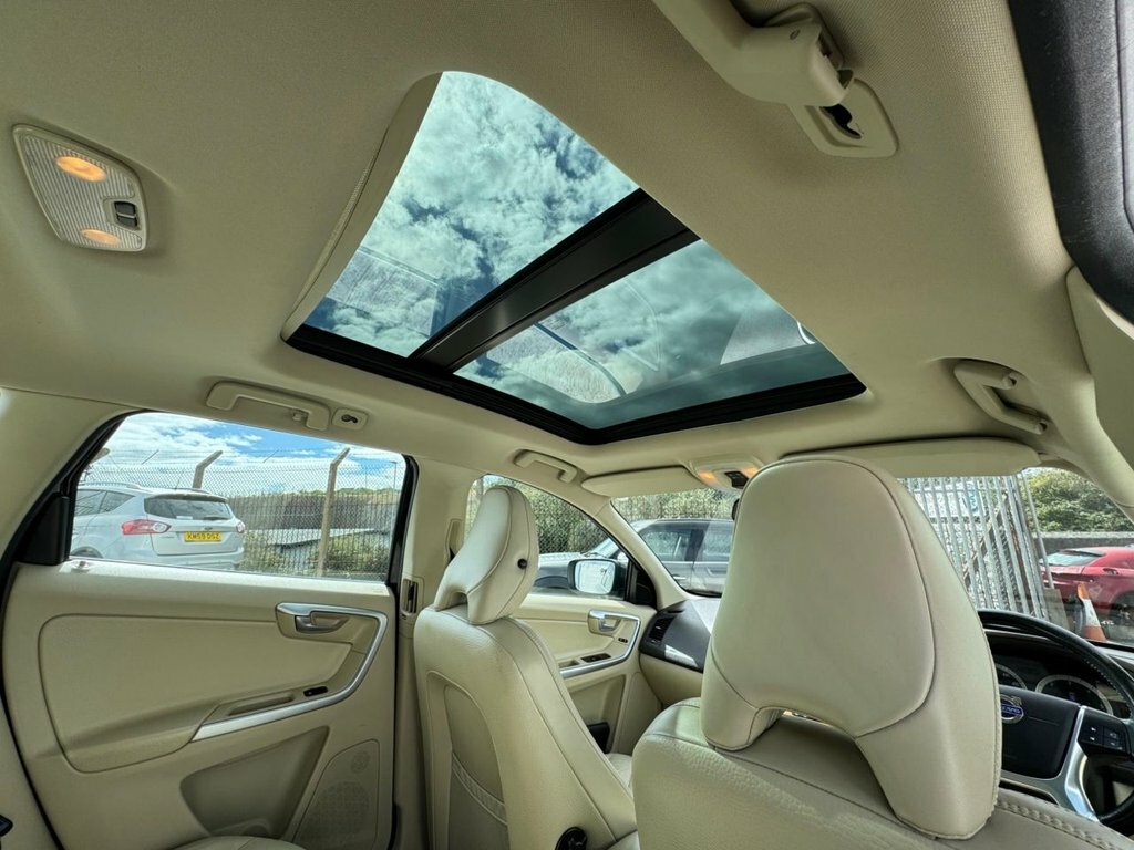 Volvo XC60 2.4 D5 Se Lux White #20
