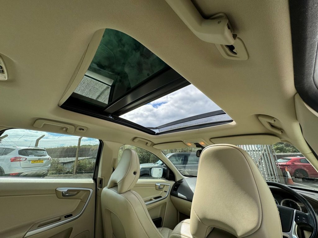 Volvo XC60 2.4 D5 Se Lux White #21
