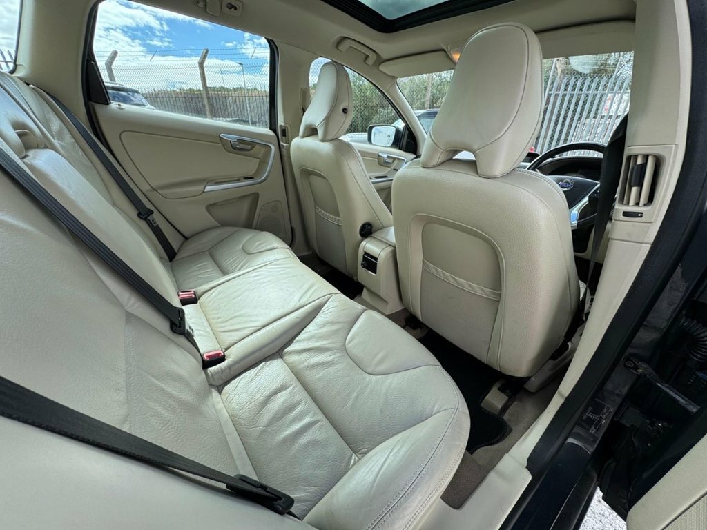 Volvo XC60 2.4 D5 Se Lux White #18