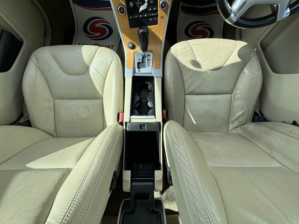 Volvo XC60 2.4 D5 Se Lux White #24