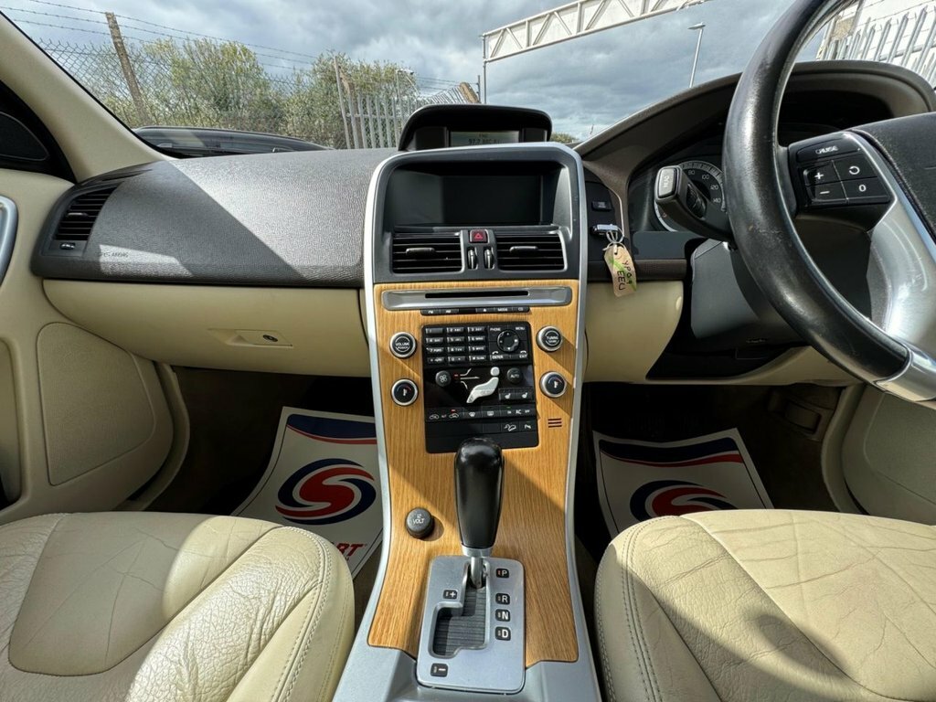 Volvo XC60 2.4 D5 Se Lux White #32