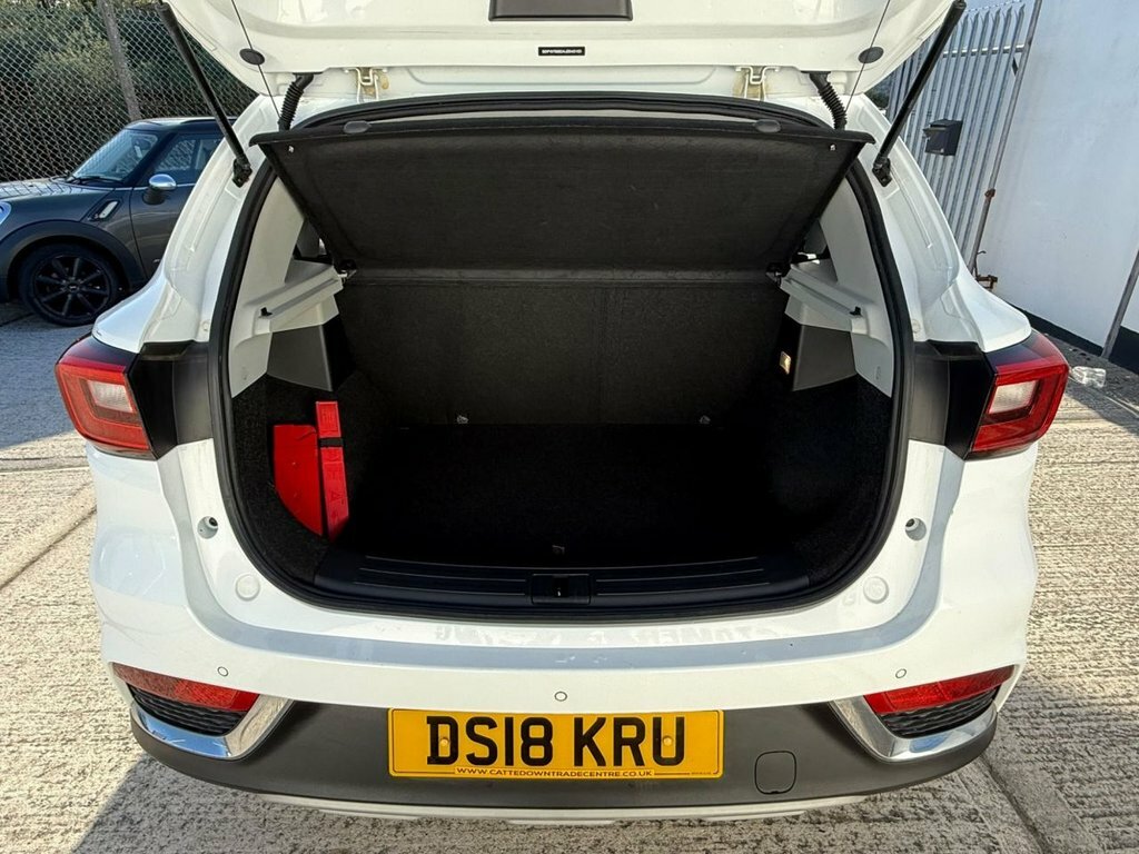 MG ZS 1.5L Excite White #5