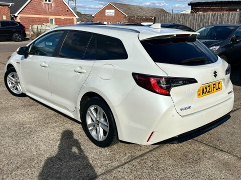 Suzuki Swace  White #10