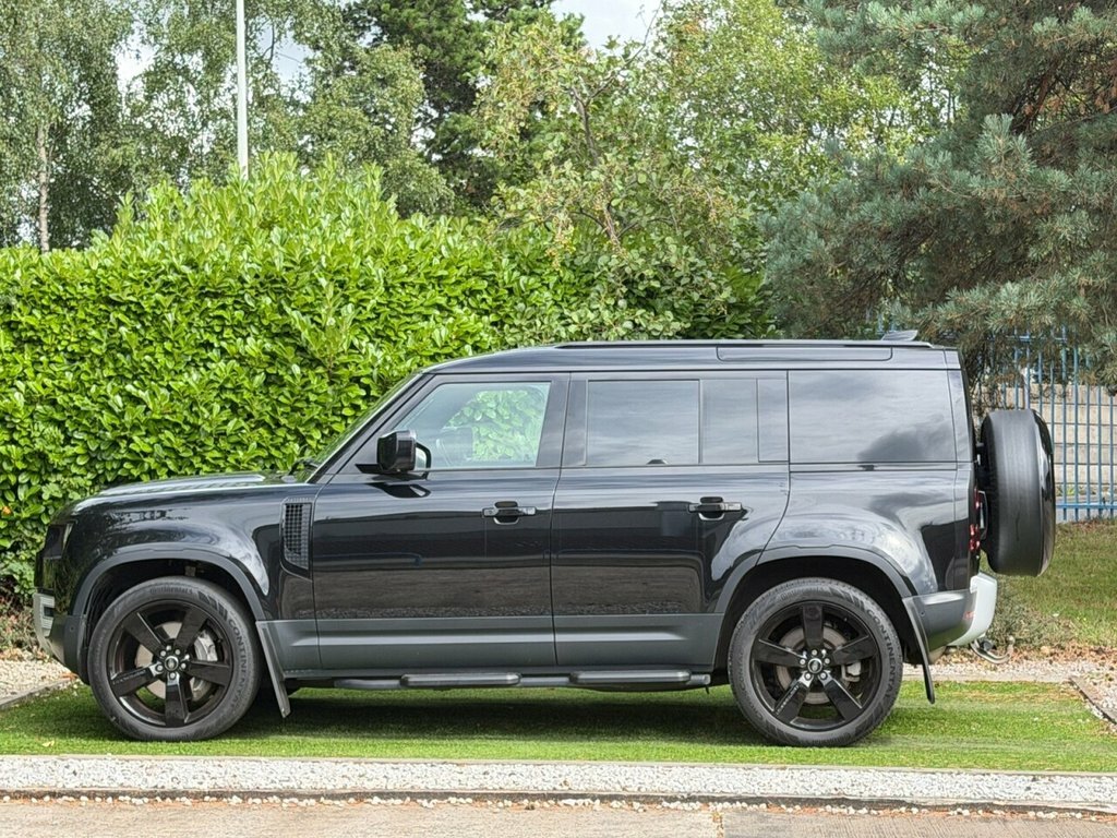 Land Rover Defender 110 X-dynamic S Black #40
