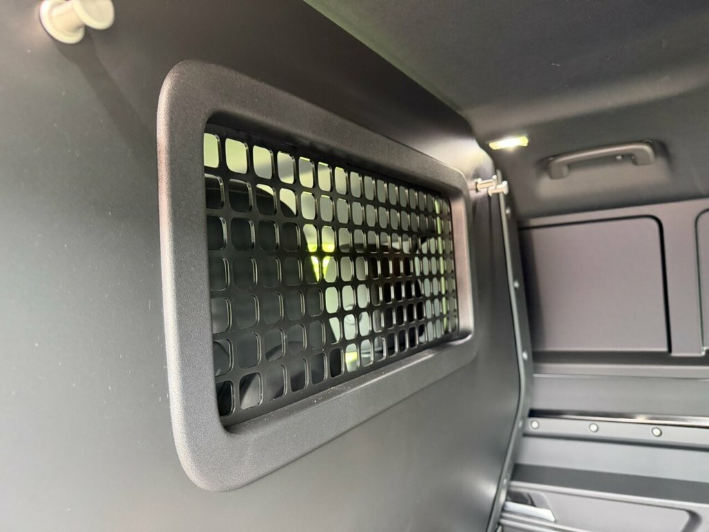 Land Rover Defender 110 X-dynamic S Black #18