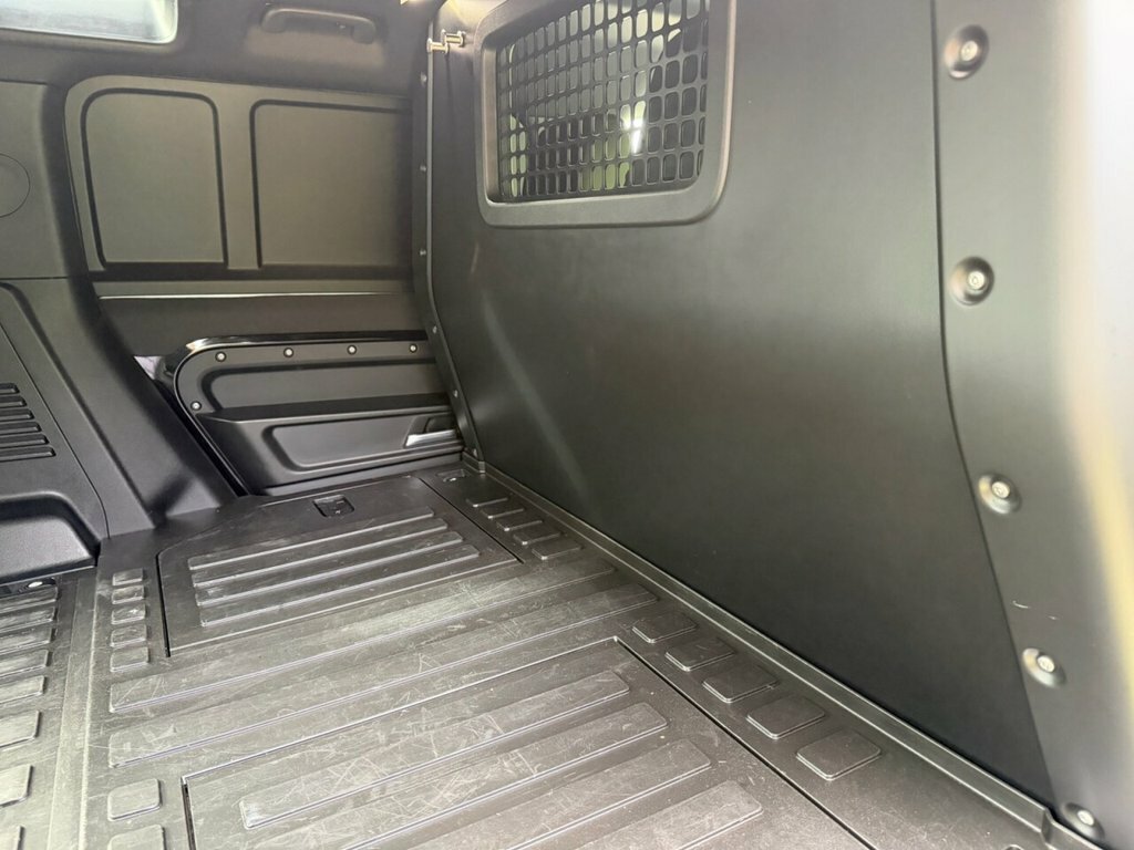 Land Rover Defender 110 X-dynamic S Black #21
