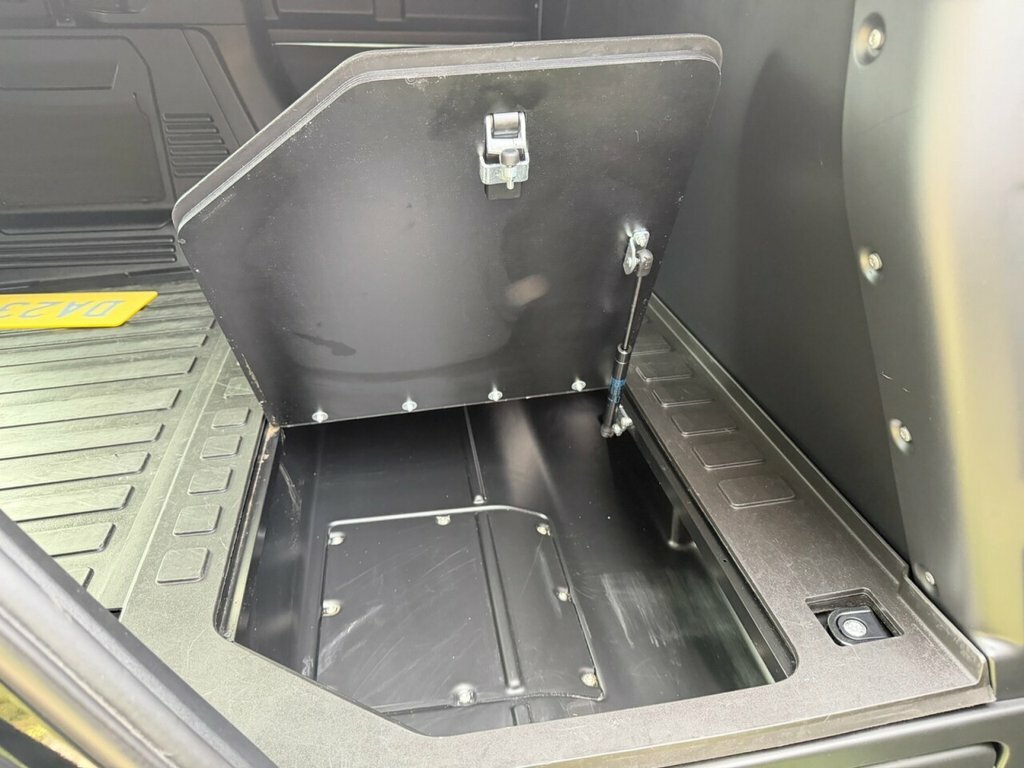 Land Rover Defender 110 X-dynamic S Black #15