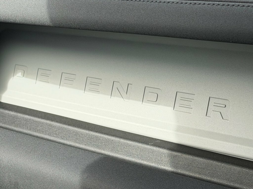 Land Rover Defender 110 X-dynamic S Black #23