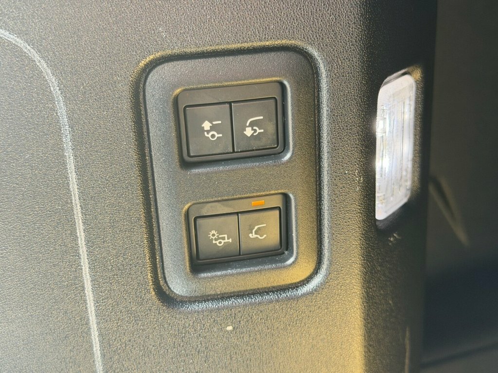 Land Rover Defender 110 X-dynamic S Black #17