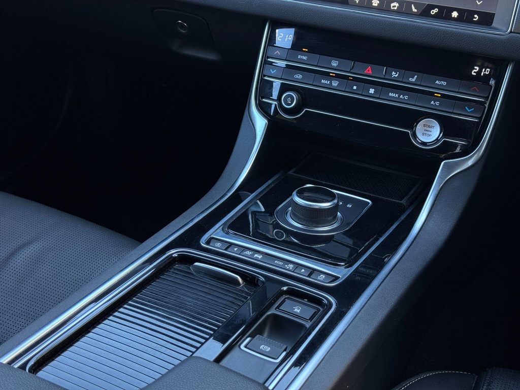 Jaguar XF  White #40