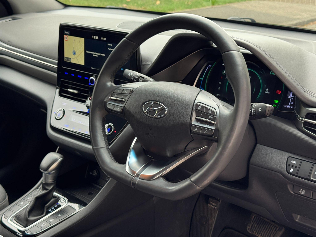 Hyundai Ioniq 1.6 H-gdi Premium Hatchback Hybrid Dct Black #4
