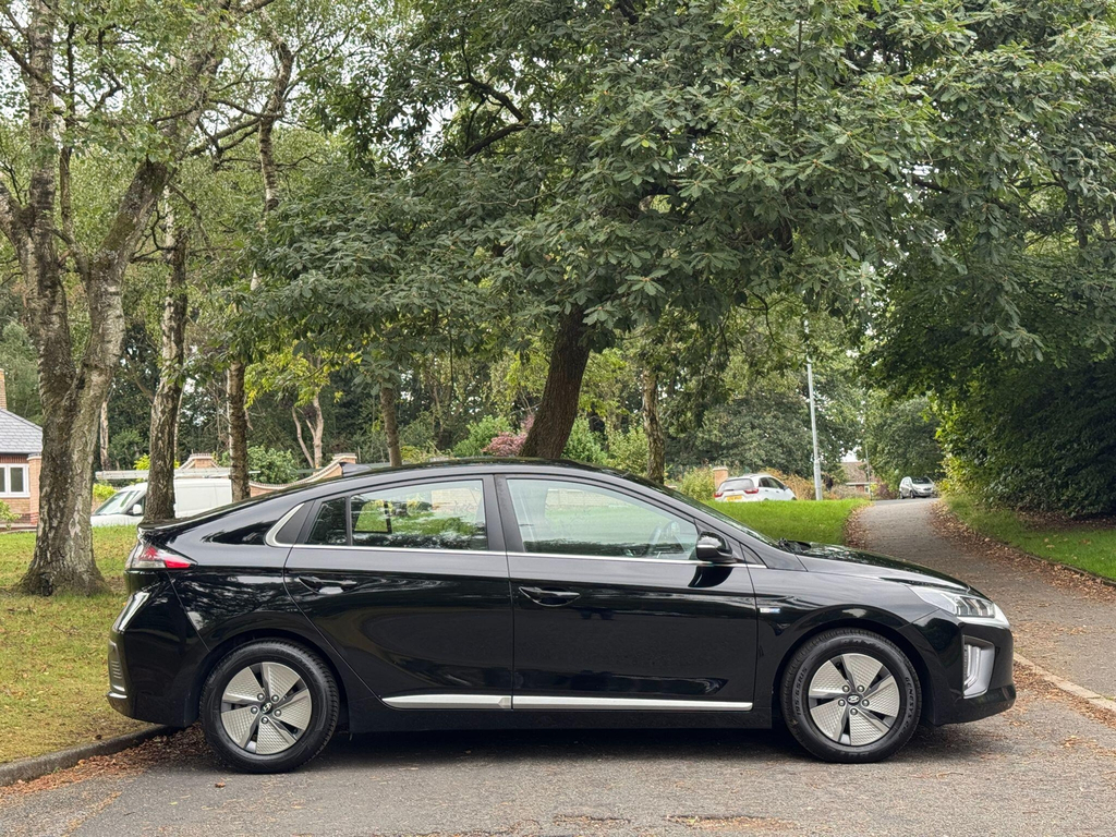 Hyundai Ioniq 1.6 H-gdi Premium Hatchback Hybrid Dct Black #3