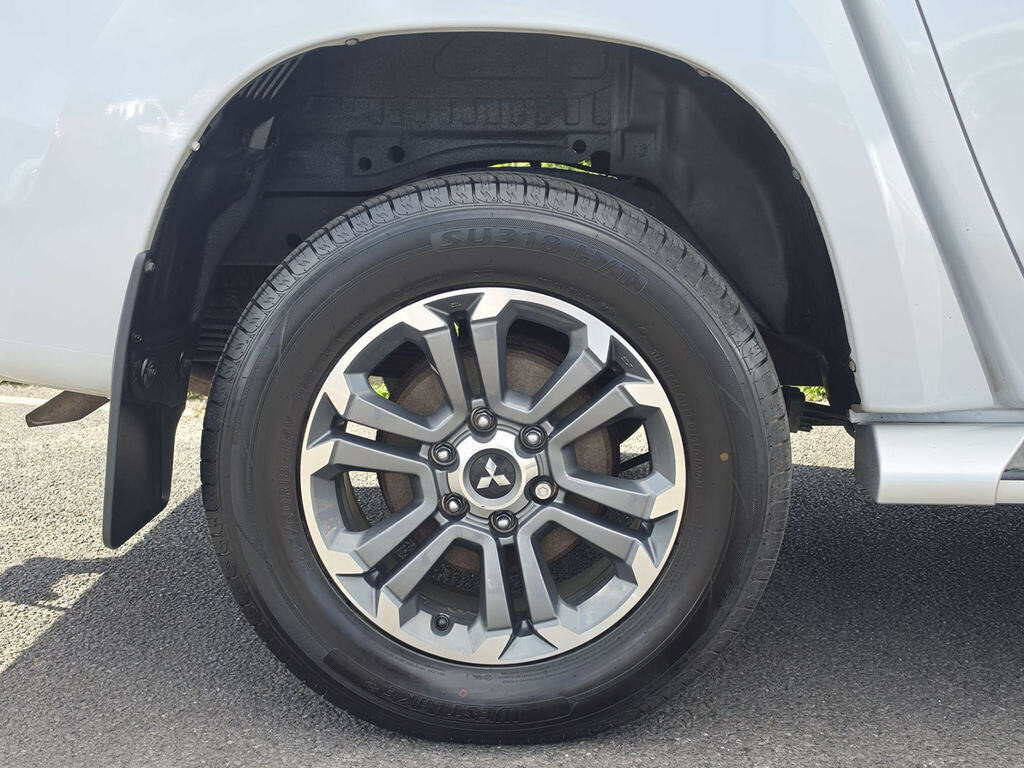 Mitsubishi L200 Di-d Dc Barbarian Pickup Silver #7