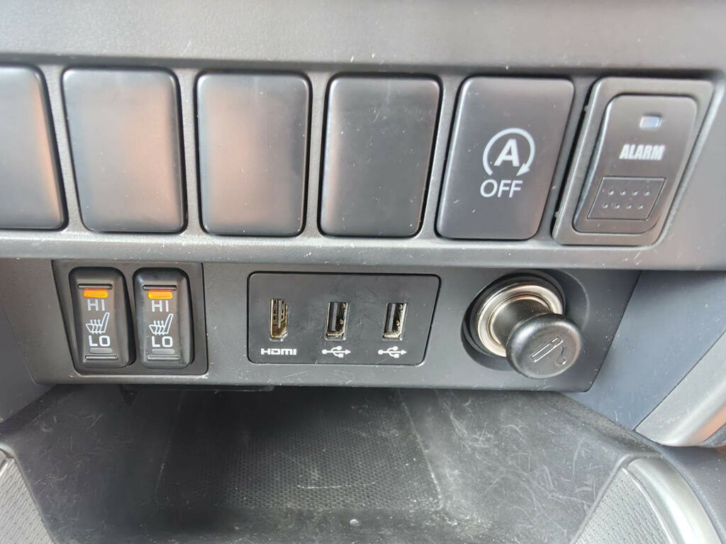 Mitsubishi L200 Di-d Dc Barbarian Pickup Silver #27