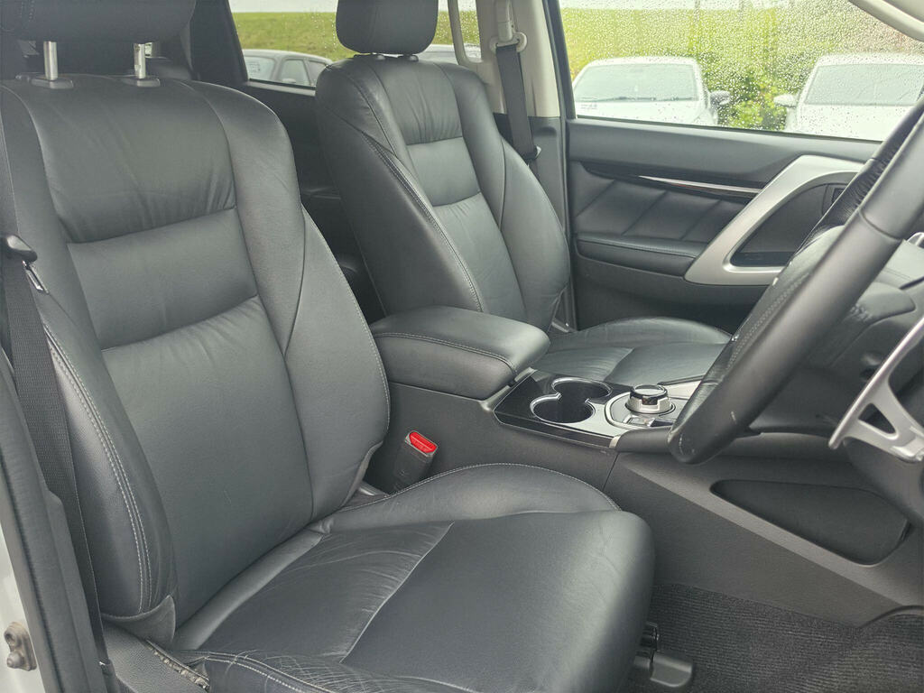 Mitsubishi Shogun Sport D 4 White #14