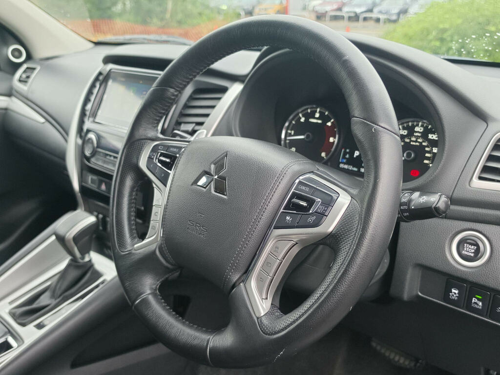 Mitsubishi Shogun Sport D 4 White #21