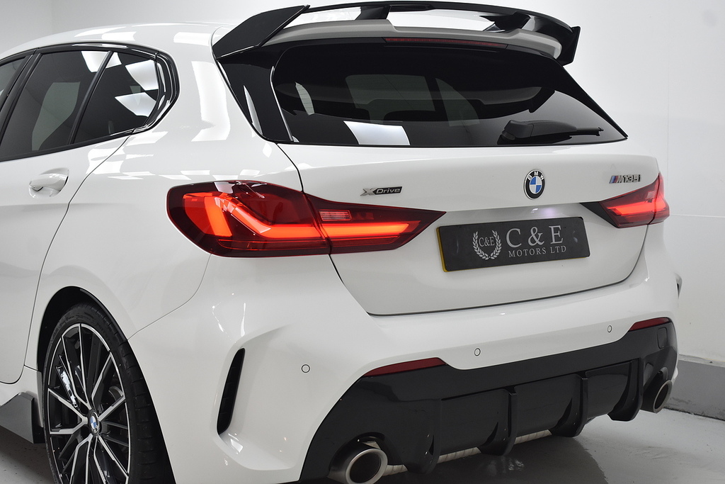 BMW 1 Series Hatchback YA73EUR White #5