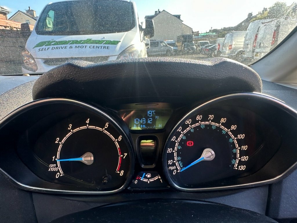 Ford Fiesta 1L Titanium Red #4