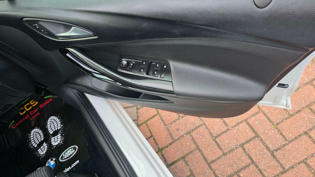 Vauxhall Astra 1.2 Turbo 145 Griffin Edition White #23