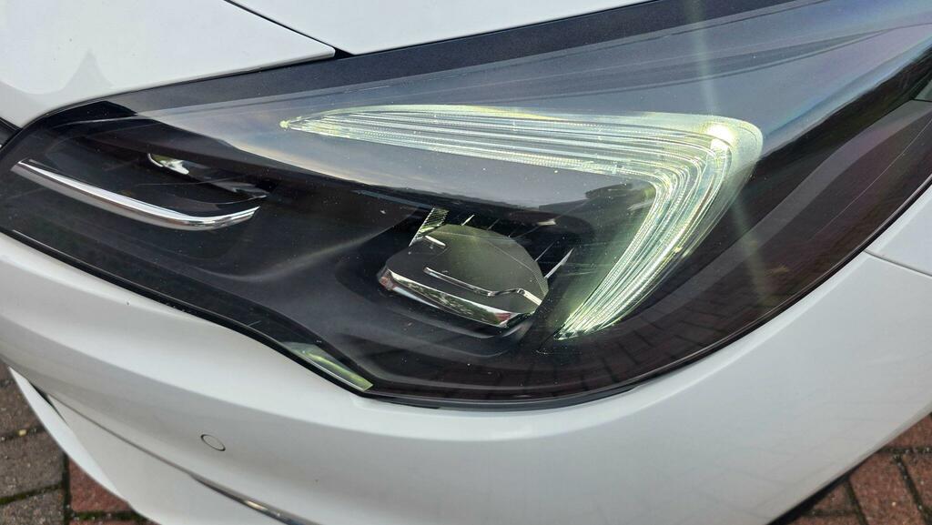Vauxhall Astra 1.2 Turbo 145 Griffin Edition White #10
